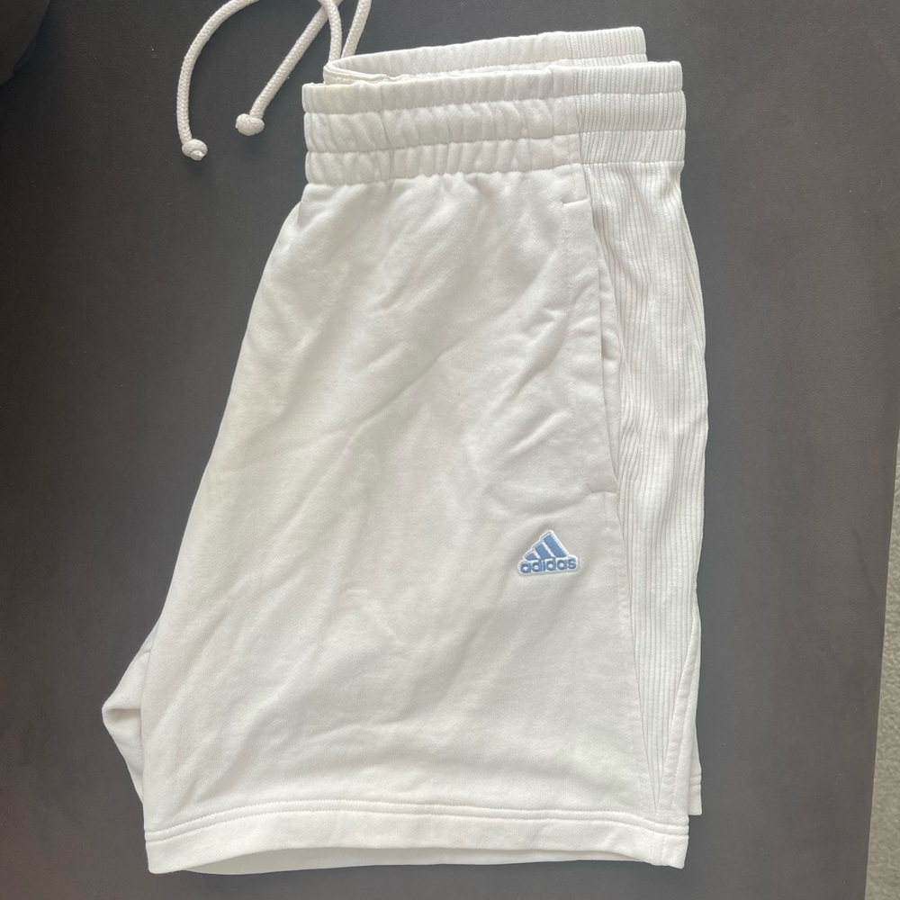 CREAM ADIDAS SHORTS
